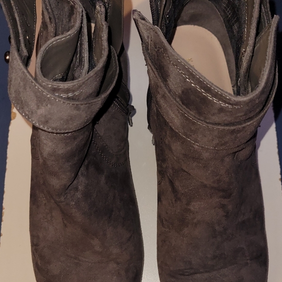 Boots - Picture 1 of 4